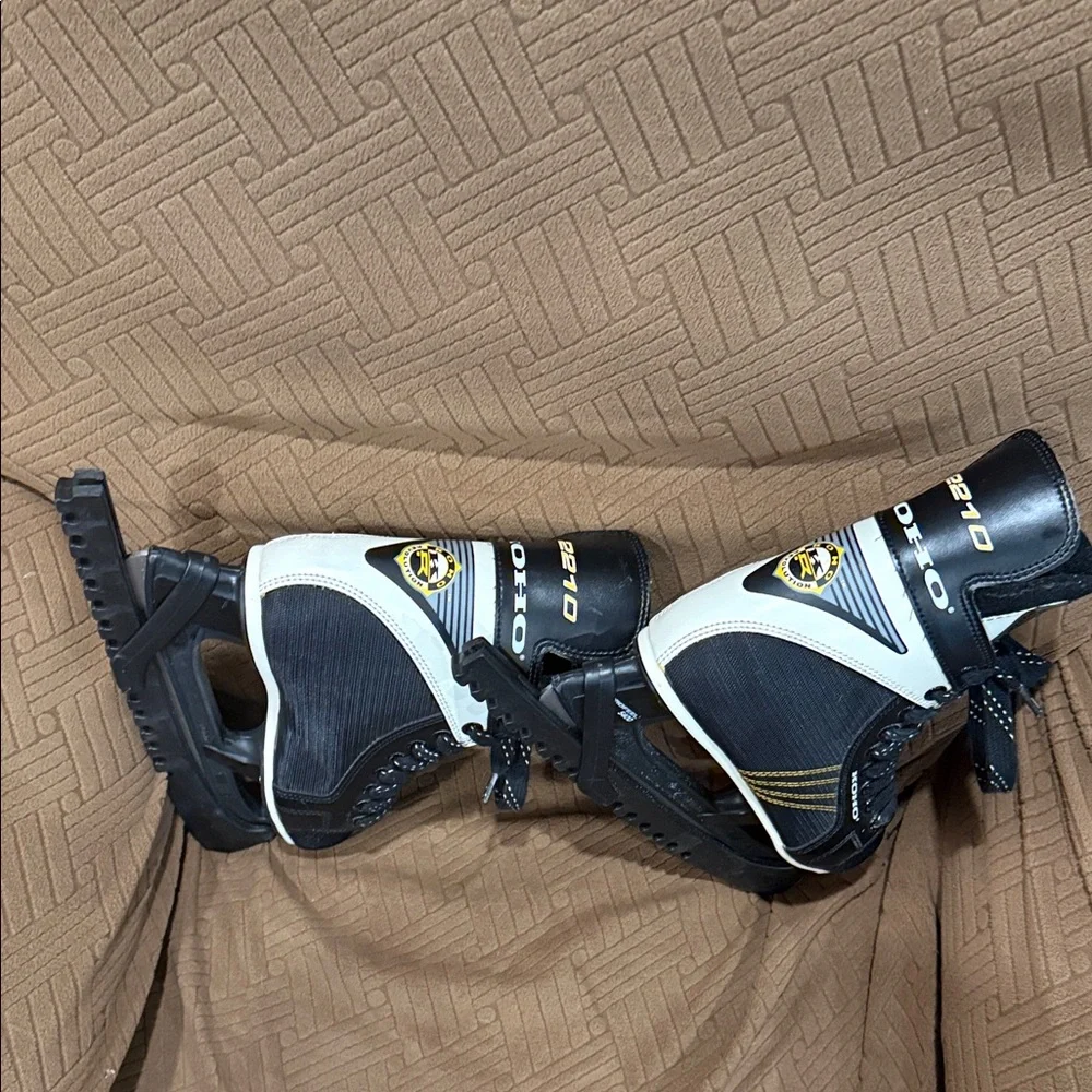 Men's Black and White Ice Skates - Picture 5 of 5
